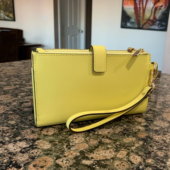 Authentic Michael Kors saffiano leather wallet - Picture 8 of 15